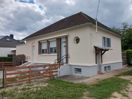 maison comprenant trois appartements