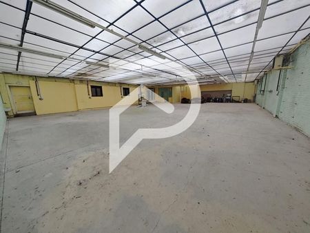 local industriel 800 m²