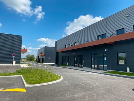 location cellule d'activité 370m²