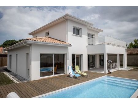 villa 6 pièces 179 m²