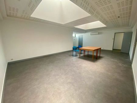 bureaux 251 m²