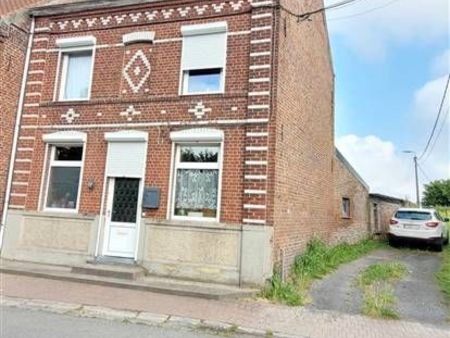 maison semi-mitoyenne avec jardin.