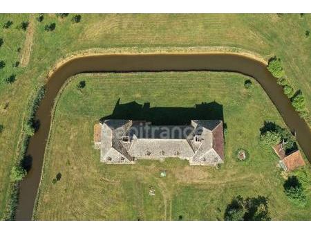 château du xvie siècle au coeur de la bourgogne à restaurer - idéal pour investisseurs