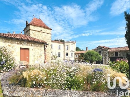 vente château 13 pièces de 500 m² à sigournais (85110)