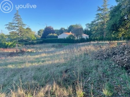 apremont beau terrain à bâtir d'une superficie de 1620 m².