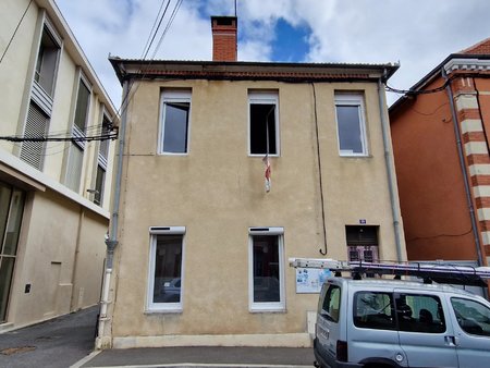 immeuble de 180m2 composé d'un local en rez-de-chaussée et un t4 au 1er étage