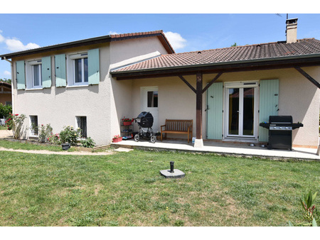 à vendre (69)  proche la chapelle de guinchay villa de 90 m2 environ p4- 3 chb sur 800 m2 