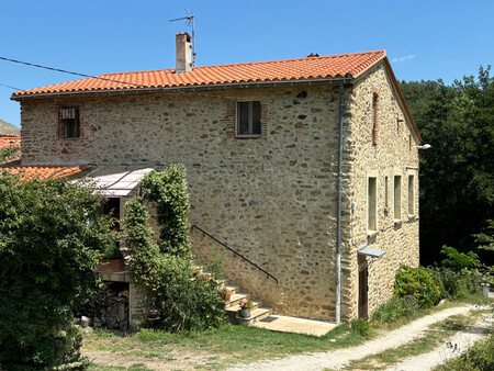 magnifique ferme catalane rénovée dans un hameau paisible avec terrasses et terrain non at