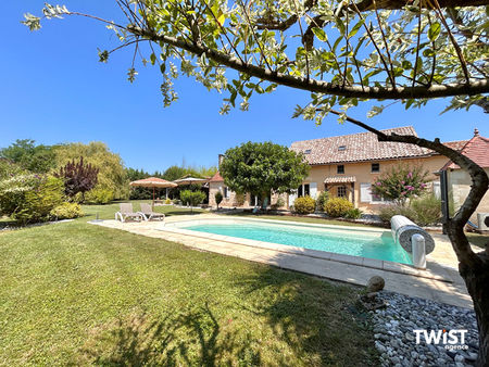 maison 8 pièces 260m2 avec piscine en bord de dordogne à saint pierre d'eyraud