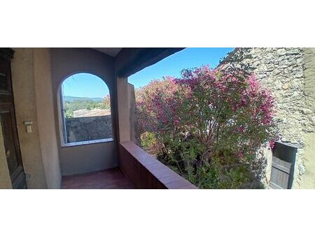 bastide en pierre avec jardin et belle terrase