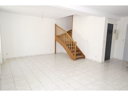 appartement en duplex 61 m² ecommoy 3 chambres