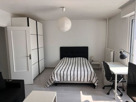 studio/ apparemment 30m2 meublé