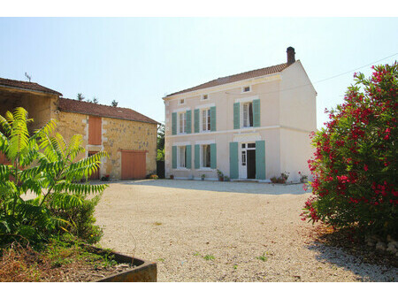 magnifique maison avec piscine neuve et potentiel de gîte