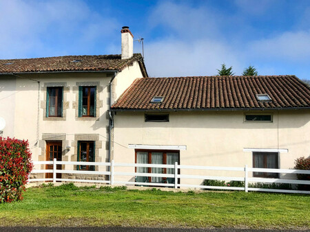 charmante maison de village de 4 chambres avec jardin attenant et une petite dépendance en