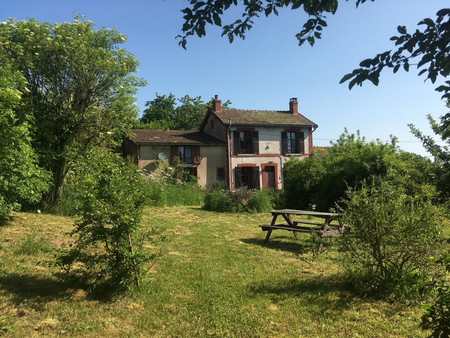 belle maison rénovée de 3 chambres  2 salles de bains  grange  joli jardin avec vues (3201