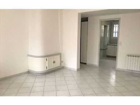 location appartement  63 m² t-2 à royan  750 €