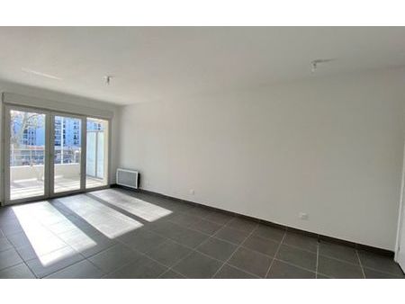 location appartement  m² t-3 à perpignan  745 €