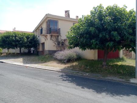 maison habitable sans frais avec dependances a 45m de perpignan et plage