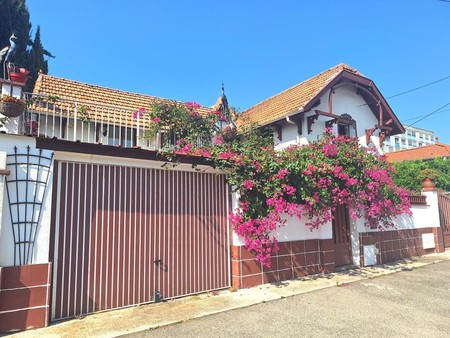 villa de luxe à vendre dans le quartier arenas