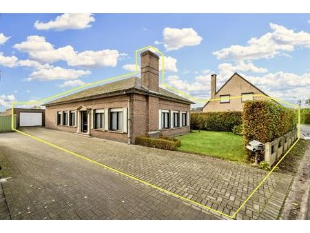 heel solide bungalow met 4 slpks  tuin en garage