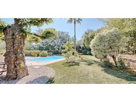 maison avec piscine et terrasse la garde (83)