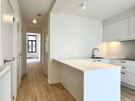 nieuw appartement met 1 slaapkamer en terras in totaal gerenoveerd gebouw!