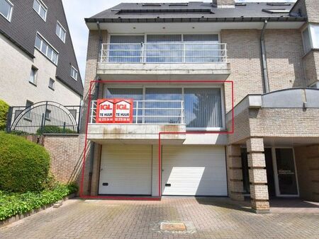 vernieuwd 3-slaapkamer appartement te huur nabij het centrum van sint-pieters-leeuw