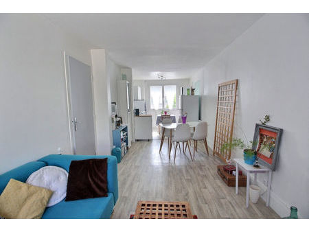 montreuil  quartier anime et commercant de paul signac  beau 2 pieces au calme  traversant