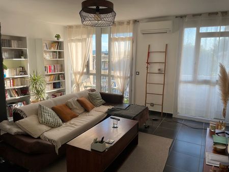 exclusivité - appartement 3 pièces de 69m2 (77m2 au sol)  quartier pointe rouge