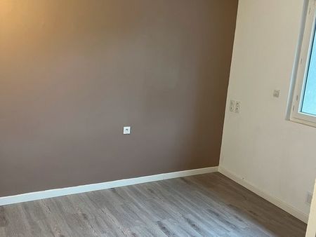 loue appartement 90m2 3 chambres au rdc dans maison de village