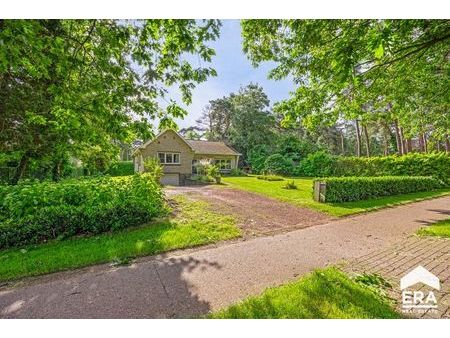 maison de campagne dans un parc de villas boisé