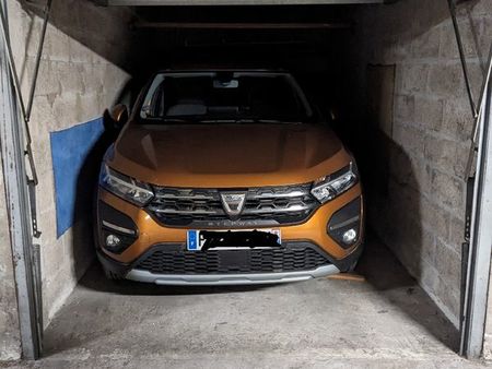 box parking fermé