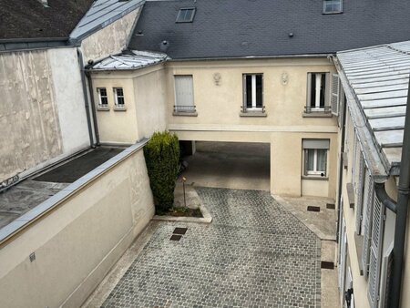 location appartement 3 pièces de 83 m² à fontainebleau (77300)