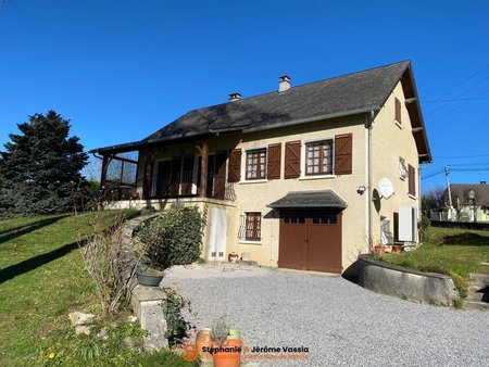 maison de charme au cœur du béarn : une vue exceptionnelle sur les pyrénées à bruges