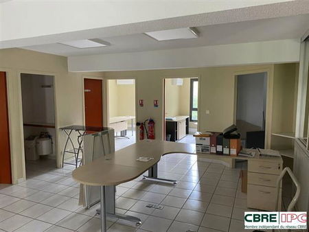 location bureau mont de marsan 81 m²