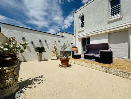 maison avec studio indépendant  jardin et garage