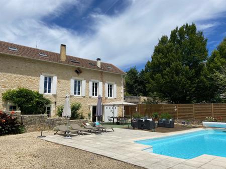 superbe propriete en pierre parfaitement restauree avec une maison de maitre et piscine...