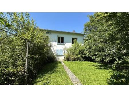 proximite immediate oloron - maison d'habitation de conception plain-pied avec grand...