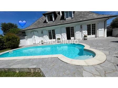 proximite immediate oloron - tres belle villa renovee t6 avec piscine et jardin clos -