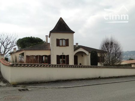 pavillon avec piscine