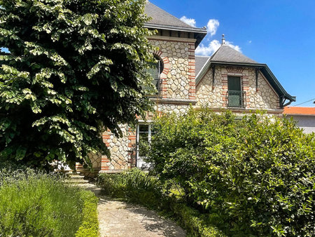 agen proche prefecture  ensemble immobilier rare