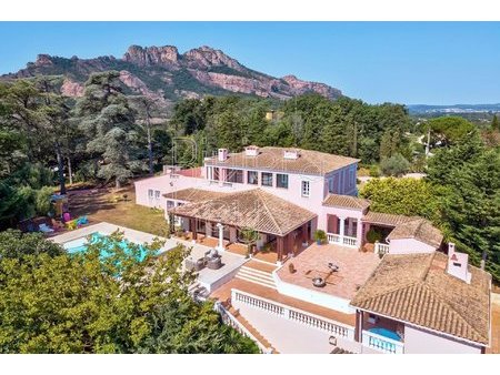 roquebrune-sur-argens : sublime propriété sur 5000 m² de terrain