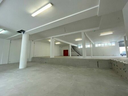 local commercial 630 m²