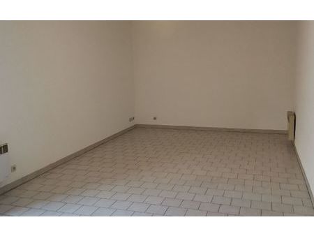 location appartement  31 m² t-1 à nîmes  414 €