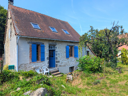 jolie cottage située dans un hameau tranquille près de st yrieix la perche. plein de charm