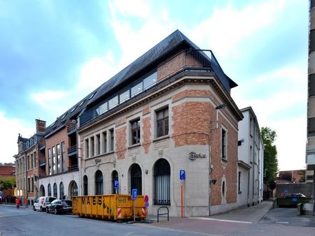 complexe de bureaux comprenant 2 appartements dans le centre