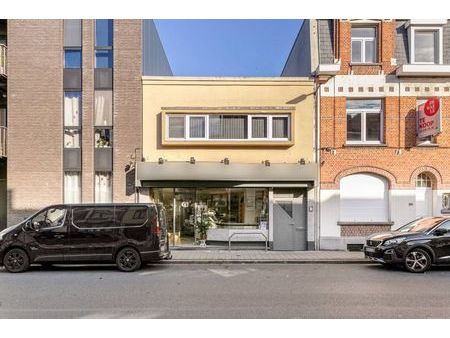 commerce/boulangerie (210m²) avec maison à vendre à deurne