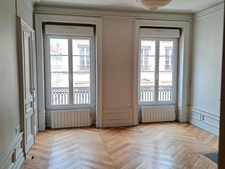 grand appartement t3 victor hugo