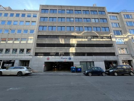 livourne - emplacement de parking a vendre