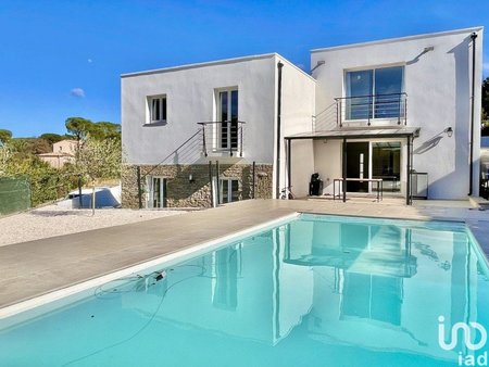 vente maison 6 pièces de 158 m² à fréjus (83600)